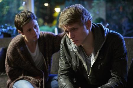 Stehen sich Kerstin Thiede (Julia Brendler) und Fabian Basten (Merlin Rose) näher, als es den Anschein hat? Stehen sich Kerstin Thiede (Julia Brendler) und Fabian Basten (Merlin Rose) näher, als es den Anschein hat?