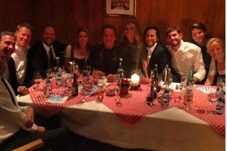 Gwyneth Paltrow genießt ein Abendessen mit Arnold Schwarzenegger (m.). Auch mit dabei sind Sohnemann Patrick (2.v.r.) und Ja... Gwyneth Paltrow genießt ein Abendessen mit Arnold Schwarzenegger (m.). Auch mit dabei sind Sohnemann Patrick (2.v.r.) und Ja...