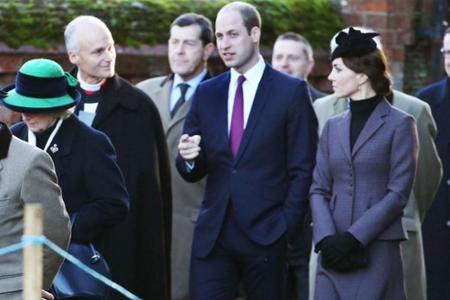 Herzogin Kate (r.) und Ehemann Prinz William im Gespräch mit dem Pastor (l.) Herzogin Kate (r.) und Ehemann Prinz William im Gespräch mit dem Pastor (l.)