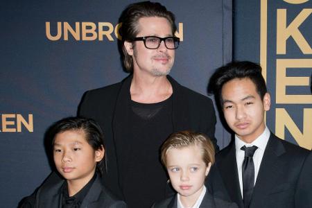 Brad Pitt mit einem Teil seiner Kinderschar (v.l.n.r.): Pax, Shiloh und Maddox Brad Pitt mit einem Teil seiner Kinderschar (v.l.n.r.): Pax, Shiloh und Maddox