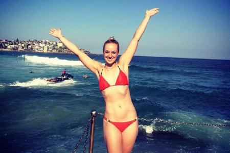 Sabine Lisicki bräunt sich allein in der Südsee - genauer gesagt am Bondi Beach in Sidney Sabine Lisicki bräunt sich allein in der Südsee - genauer gesagt am Bondi Beach in Sidney