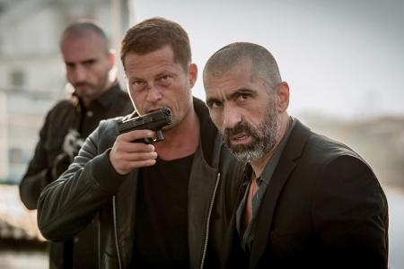 Nick Tschiller (Til Schweiger, M.) und Firat Astan (Erdal Yildiz, r.) haben noch eine Rechnung offen. Nick Tschiller (Til Schweiger, M.) und Firat Astan (Erdal Yildiz, r.) haben noch eine Rechnung offen.