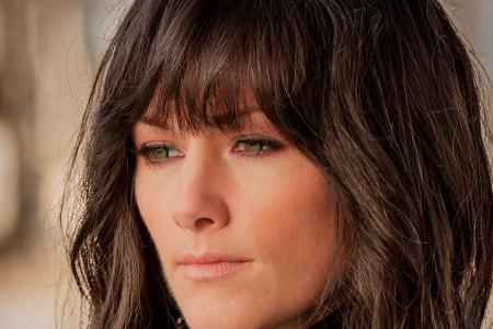Helene Fischer mit schwarzen Haaren und grünen Augen im Til-Schweiger- Helene Fischer mit schwarzen Haaren und grünen Augen im Til-Schweiger-