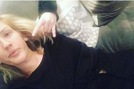 Ungeschminkt und mit offenem Knopf: So herrlich normal präsentiert sich Ellie Goulding Ungeschminkt und mit offenem Knopf: So herrlich normal präsentiert sich Ellie Goulding