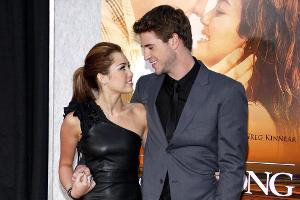 Fest steht: Auf dem roten Teppich geben Liam Hemsworth und Miley Cyrus das perfekte Paar ab