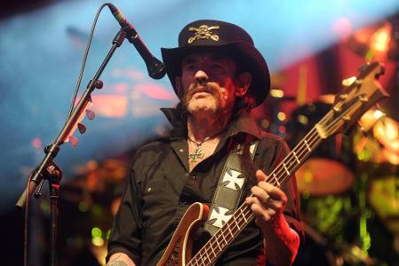 Lemmy Kilmister während eines Konzerts im tschechischen Pilsen Lemmy Kilmister während eines Konzerts im tschechischen Pilsen