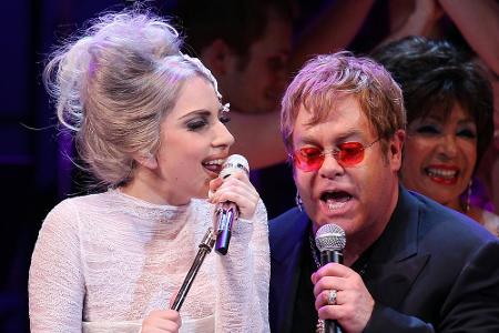 Lady Gaga und Elton John sind schon 2010 zusammen auf der Bühne gestanden Lady Gaga und Elton John sind schon 2010 zusammen auf der Bühne gestanden