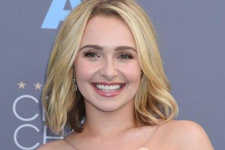 Bei den Critics' Choice Awards strahlte Hayden Panettiere im pfirsichfarbenen Kleid bis über beide Ohren Bei den Critics' Choice Awards strahlte Hayden Panettiere im pfirsichfarbenen Kleid bis über beide Ohren