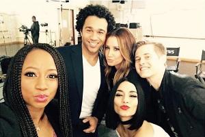 Vanessa Hudgens (unten rechts) teilte bereits einen Schnappschuss von ihrem Wiedersehen mit Monequin Coleman, Corbin Blue, A...