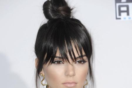 Der Mango-Job ist ein großer Coup für Kendall Jenner, doch bei den Fans kommt ihre Kampagne gar nicht gut an Der Mango-Job ist ein großer Coup für Kendall Jenner, doch bei den Fans kommt ihre Kampagne gar nicht gut an