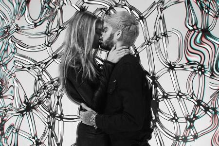 Lassen keinen Zweifel an ihrer Verbundenheit: Gigi Hadid und Zayn Malik in Maliks neuem Musikvideo Lassen keinen Zweifel an ihrer Verbundenheit: Gigi Hadid und Zayn Malik in Maliks neuem Musikvideo