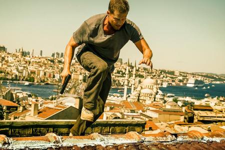 Til Schweiger als Nick Tschiller über den Dächern Istanbuls in Til Schweiger als Nick Tschiller über den Dächern Istanbuls in