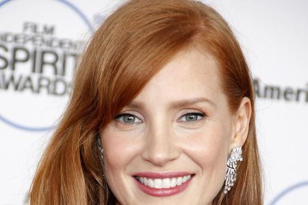 Jessica Chastain freut sich mit ihrer Oma über den wiedergefundenen Hund Jessica Chastain freut sich mit ihrer Oma über den wiedergefundenen Hund