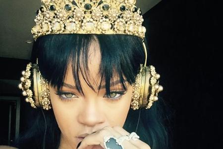 Rihanna beweist selbst beim Musikhören Style Rihanna beweist selbst beim Musikhören Style