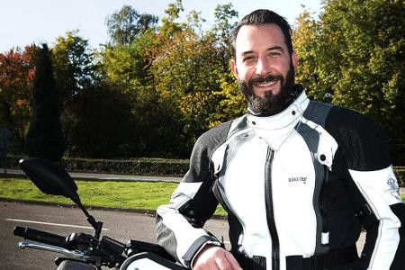 Jens Kuck, aka Käpt'n Kuck, ist ein Talent in vielerlei Hinsicht. Neben dem Job als TV-Moderator für den Motorradbereich des...