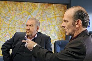 "Tatort: Kinderland": Freddy Schenk (Dietmar Bär, l.) und sein Leipziger Kollege (Martin Wuttke) suchen nach Zusammenhängen ...