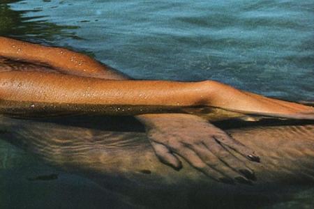 Wie Gott sie schuf: Irina Shayk im Pool Wie Gott sie schuf: Irina Shayk im Pool