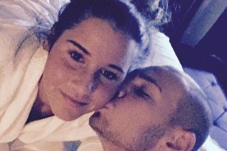Pietro Lombardi drückt seiner Sarah Engels einen dicken Schmatzer auf die Wange Pietro Lombardi drückt seiner Sarah Engels einen dicken Schmatzer auf die Wange