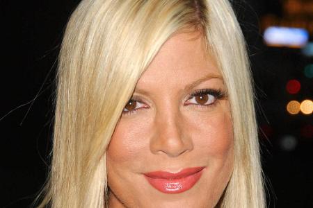Ob in ihrem Buch oder in diversen Talkshows: Tori Spelling scheut sich nicht, ihre Finanzprobleme in aller Öffentlichkeit an... Ob in ihrem Buch oder in diversen Talkshows: Tori Spelling scheut sich nicht, ihre Finanzprobleme in aller Öffentlichkeit an...