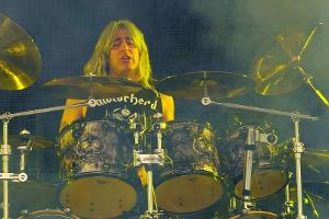 Motörhead-Legende drummt für die Scorpions
