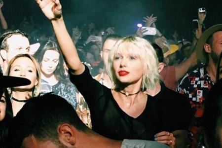 Taylor Swift feiert ihren Freund beim Coachella-Festival Taylor Swift feiert ihren Freund beim Coachella-Festival