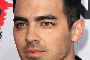 Joe Jonas findet Gigi Hadids neue Beziehung "interessant"