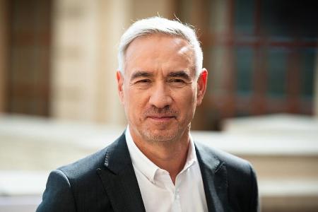 Von Roland Emmerich wird es wohl keinen Superhelden-Film geben Von Roland Emmerich wird es wohl keinen Superhelden-Film geben