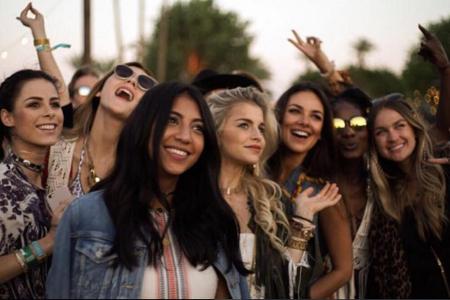 Lena (l.) und ihre Freundinnen beim Coachella-Festival 2016 Lena (l.) und ihre Freundinnen beim Coachella-Festival 2016
