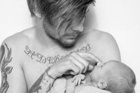 Um den kleinen Sohn von Louis Tomlinson gibt es fiese Gerüchte Um den kleinen Sohn von Louis Tomlinson gibt es fiese Gerüchte