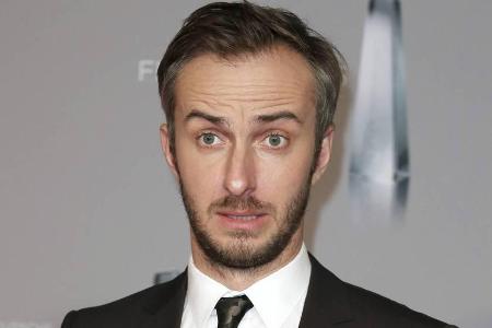 Jan Böhmermann drohen bei einer Verurteilung bis zu drei Jahre Haft Jan Böhmermann drohen bei einer Verurteilung bis zu drei Jahre Haft