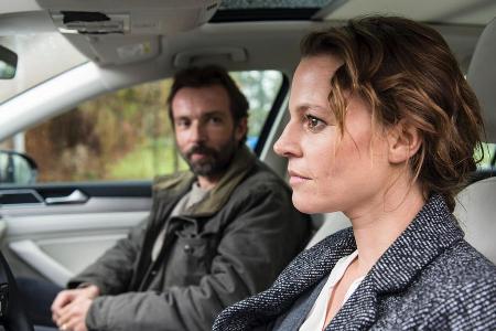 Olga Lenski (Maria Simon) und ihr Kollege Adam Raczek (Lucas Gregorowicz) zweifeln an der Aussage eines Kollegen Olga Lenski (Maria Simon) und ihr Kollege Adam Raczek (Lucas Gregorowicz) zweifeln an der Aussage eines Kollegen