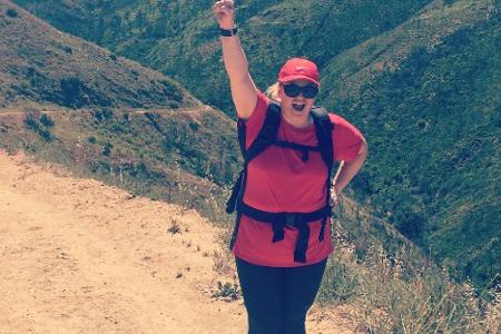 Rebel Wilson während einer Wanderung in den Bergen um Los Angeles Rebel Wilson während einer Wanderung in den Bergen um Los Angeles