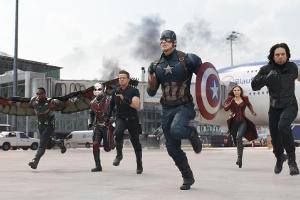 Falkon/Sam Wilson (Anthony Mackie), Ant-Man/Scott Lang (Paul Rudd), Hawkeye/Clint Barton (Jeremy Renner), Captain America/St...
