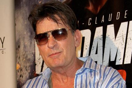 Charlie Sheen im Mai 2015 während einer Filmpremiere Charlie Sheen im Mai 2015 während einer Filmpremiere