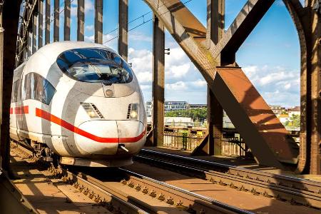 Mit dem ICE können Reisende für 19 Euro durch ganz Deutschland fahren - zumindest bis Ende Juli Mit dem ICE können Reisende für 19 Euro durch ganz Deutschland fahren - zumindest bis Ende Juli