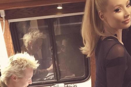 Bekommt die Hose genäht, noch während sie sie trägt: Iggy Azalea Bekommt die Hose genäht, noch während sie sie trägt: Iggy Azalea