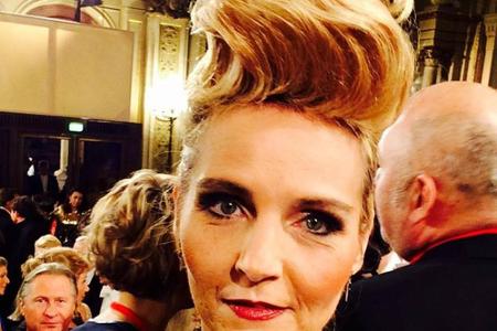 Helena Fürst und ihre Frisur auf dem Opernball Helena Fürst und ihre Frisur auf dem Opernball