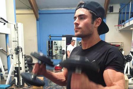 Zac Efron trainiert für seine Rolle in Zac Efron trainiert für seine Rolle in