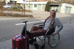 Heiliges Pflaster bringt Thomas Gottschalk in den Rollstuhl