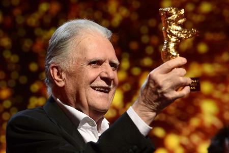Michael Ballhaus freute sich sichtlich über seinen Ehrenbären Michael Ballhaus freute sich sichtlich über seinen Ehrenbären