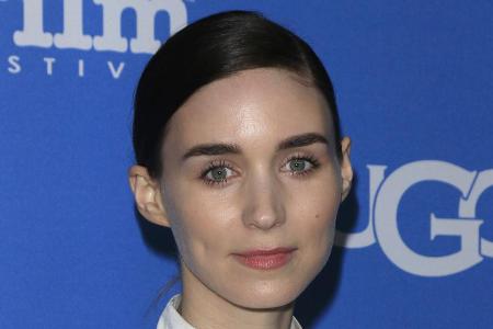 Für Rooney Mara sollte die Diskussion über ungleiche Bezahlung von Frauen und Männern viel tiefer gehen Für Rooney Mara sollte die Diskussion über ungleiche Bezahlung von Frauen und Männern viel tiefer gehen