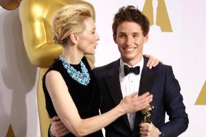 "Mein Dank geht an...": Die Adressaten ihrer Danksagungen müssen Eddie Redmayne (hier 2015 mit Cate Blanchett) und Co. sich ...