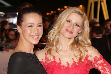 Michelle Hunziker (r.) und Tochter Aurora bei der Verleihung der Goldenen Kamera 2016 Michelle Hunziker (r.) und Tochter Aurora bei der Verleihung der Goldenen Kamera 2016