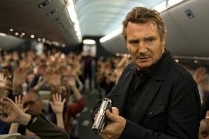 "Non-Stop": Air Marshall Bill Marks (Liam Neeson) muss den mörderischen Erpresser ausfindig machen und gerät dabei selbst un...