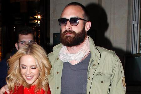Kylie Minogue und Joshua Sasse haben sich verlobt Kylie Minogue und Joshua Sasse haben sich verlobt