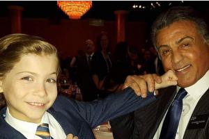 Ein Neunjähriger ganz groß und frech: Jacob Tremblay verpasst Sylvester Stallone einen Kinnhaken beim Oscar-Lunch