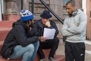 Sylvester Stallone mit Ryan Coogler (l.) und Michael B. Jordan am "Creed"-Set