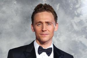 Der Anzug steht Tom Hiddleston auf jeden Fall schon einmal