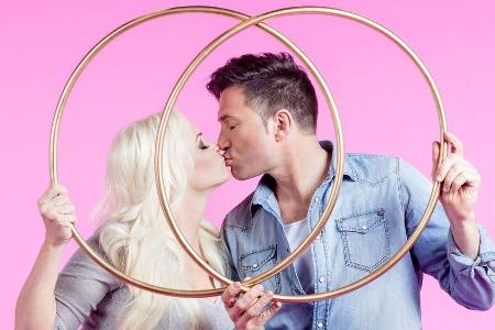 Auch ihre Hochzeit mit Lucas Cordalis wird Daniela Katzenberger von TV-Kameras mitschneiden lassen Auch ihre Hochzeit mit Lucas Cordalis wird Daniela Katzenberger von TV-Kameras mitschneiden lassen