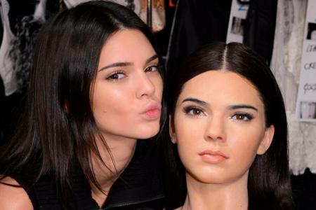 Kendall Jenner mit ihrer Wachsfigur Kendall Jenner mit ihrer Wachsfigur